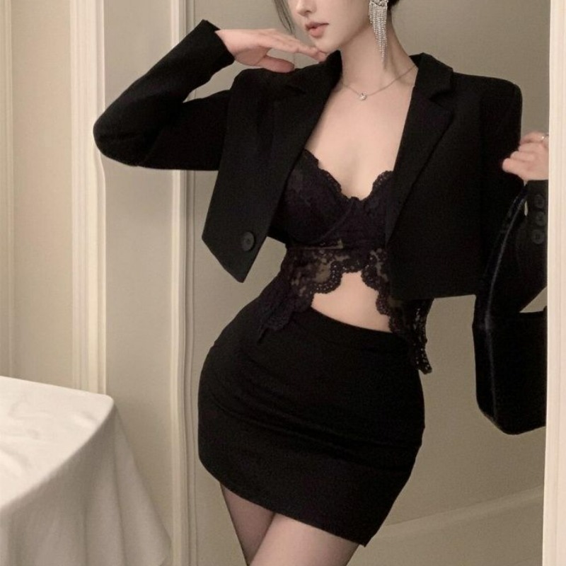 طقم بليزر ربيعي أسود من الدانت - مراجعة Lace Bralette Set وسعره