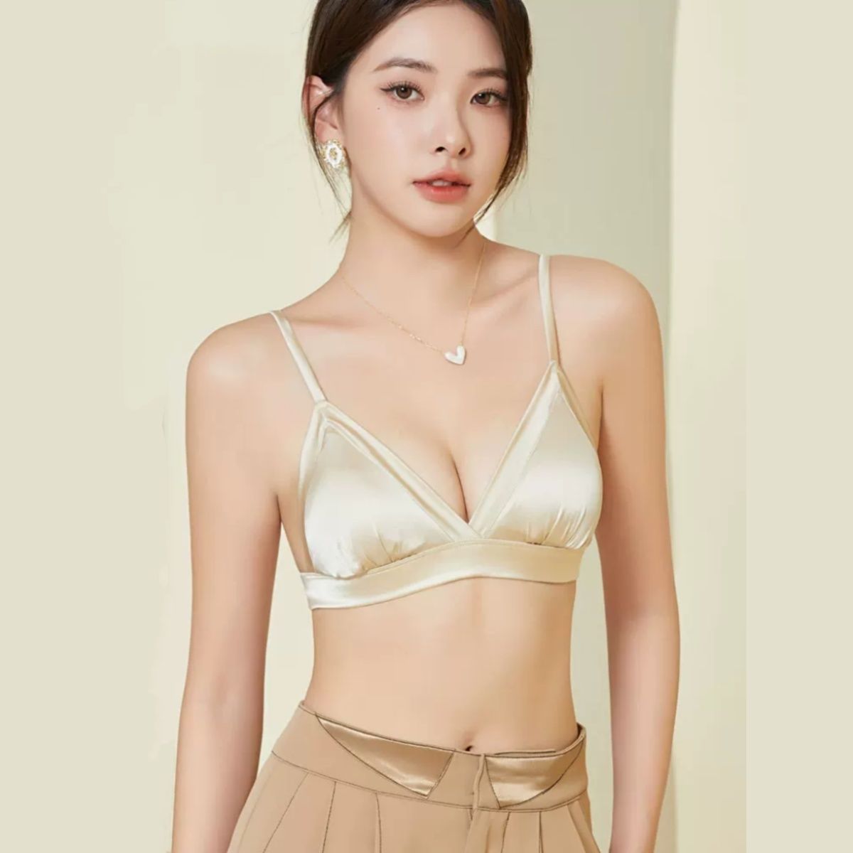 حمالة صدر مثلثة الشكل فاخرة من - مراجعة Sleep Bra Bralette وسعره
