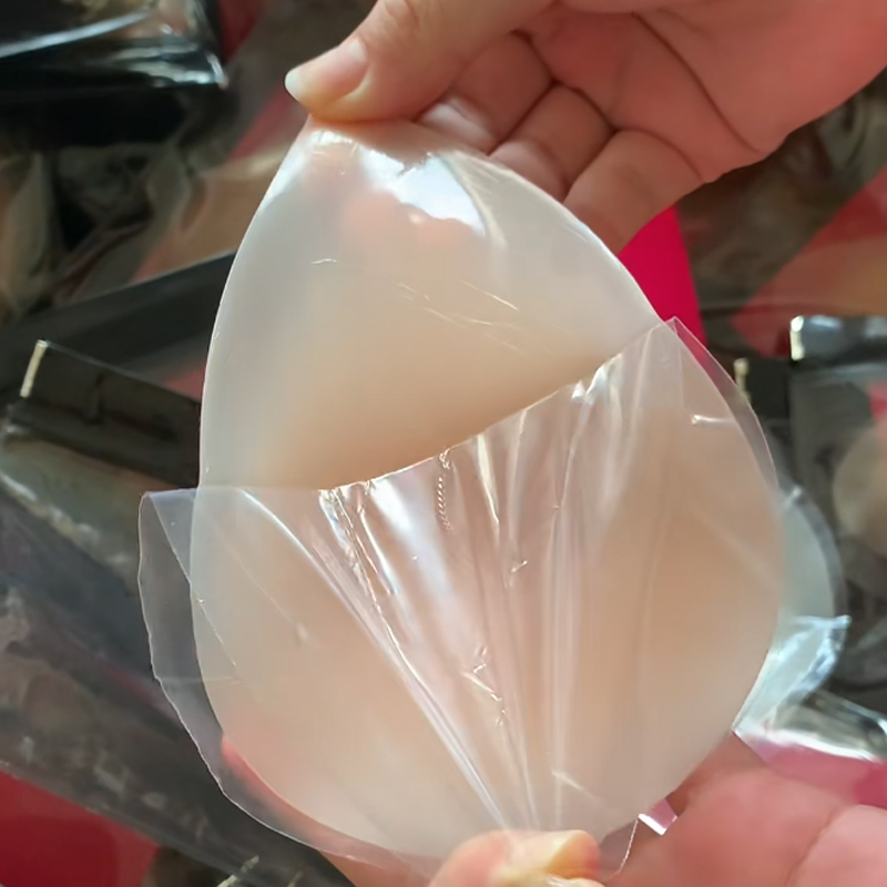 لاصقات صدر غير مرئية على شكل ق - مراجعة Strapless Bra Adhesive وسعره